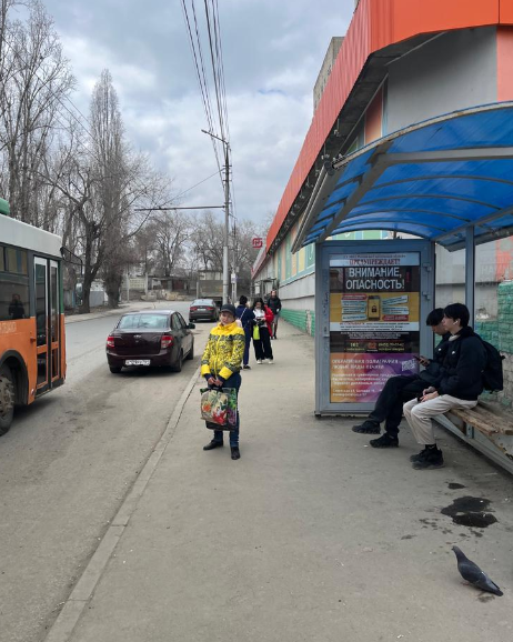 Фотография рекламного носителя, тип: Остановка 1.8x1.2, адрес: Дегтярная ул., д.28, ост. Станционная, Саратов, Саратовская область, Россия. Сторона А №747492