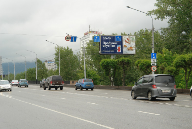 Фотография рекламного носителя, тип: Билборд 3x6, адрес: Коммунальный мост, Остров Отдыха, 103м, Красноярск, Красноярский край, Россия. Сторона А1-А3 №1324677