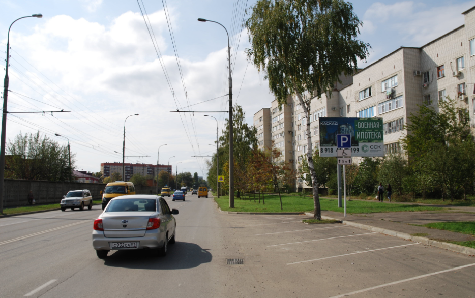 Фотография рекламного носителя, тип: Нестандартный билборд, адрес: Юннатов ул. X Хакурате ул., поз.1, Майкоп, Республика Адыгея, Россия. Сторона А №1088066