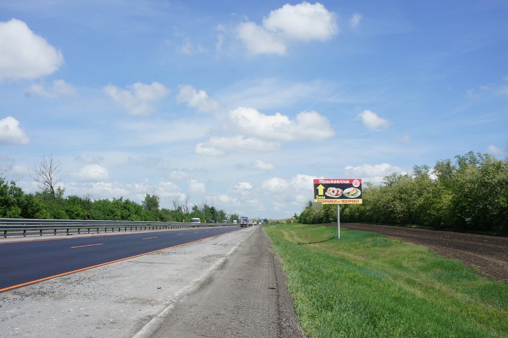Фотография рекламного носителя, тип: Билборд 3x6, адрес: М-4 "Дон" а/д, 985 700м, Ростов-на-Дону, Ростовская область, Россия. Сторона А №704210