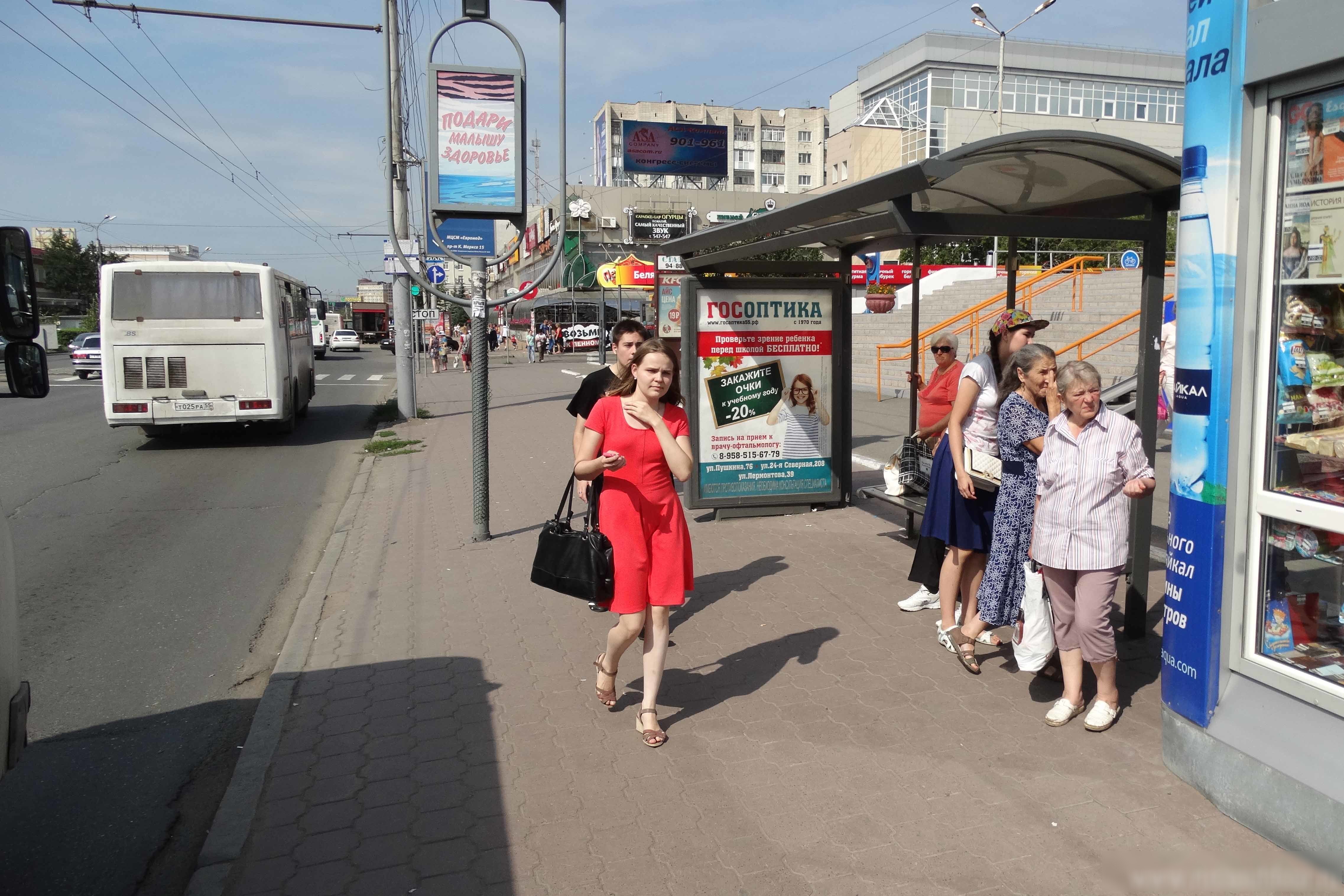 Фотография рекламного носителя, тип: Остановка 1.8x1.2, адрес: Маркса пр-т., д.7, Омск, Омская область, Россия. Сторона А №329026