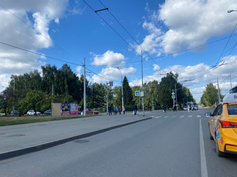 Фотография рекламного носителя, тип: Уличный информационный стенд, адрес: Академика Бардина ул. X Чкалова ул., Екатеринбург, Свердловская область, Россия. Сторона А1 №1088607