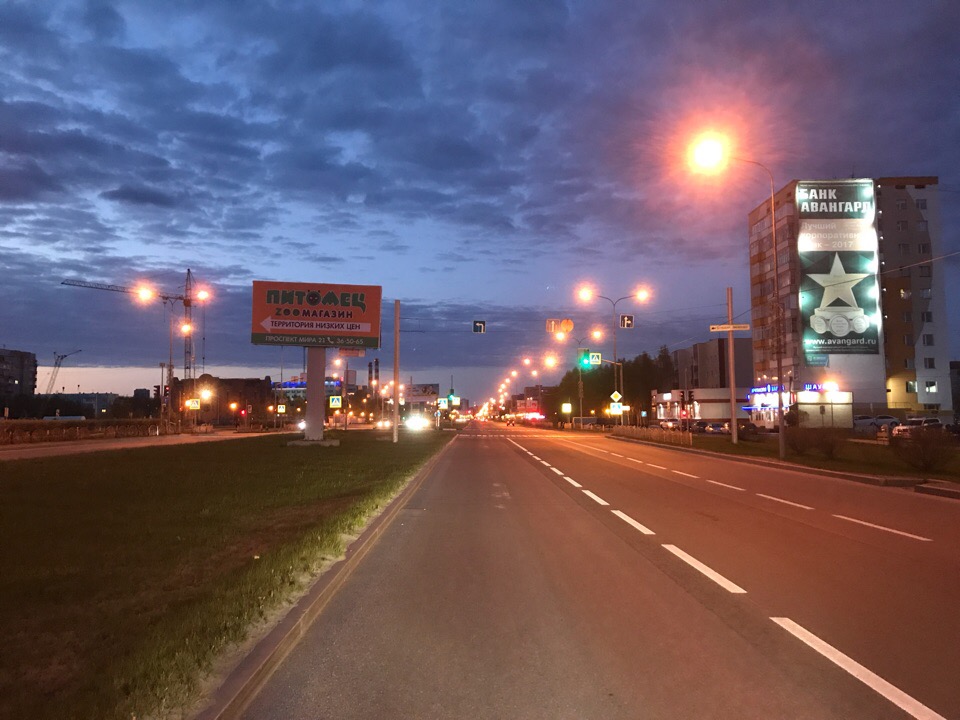 Фотография рекламного носителя, тип: Брандмауэр, адрес: Мира пр-т., д.16, Сургут, Ханты-Мансийский автономный округ – Югра, Россия. Сторона А №517217