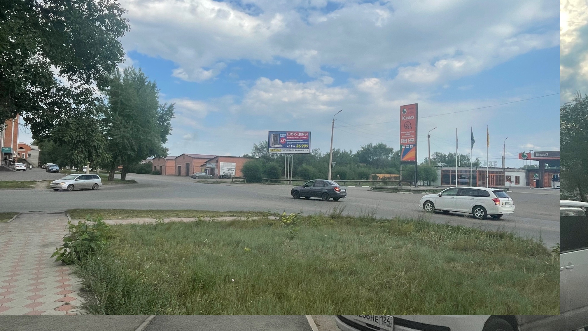 Фотография рекламного носителя, тип: Билборд 3x6, адрес: Космонавтов пр-т.Х Линейная ул., Черногорск, Республика Хакасия, Россия. Сторона А1-А3 №1068916