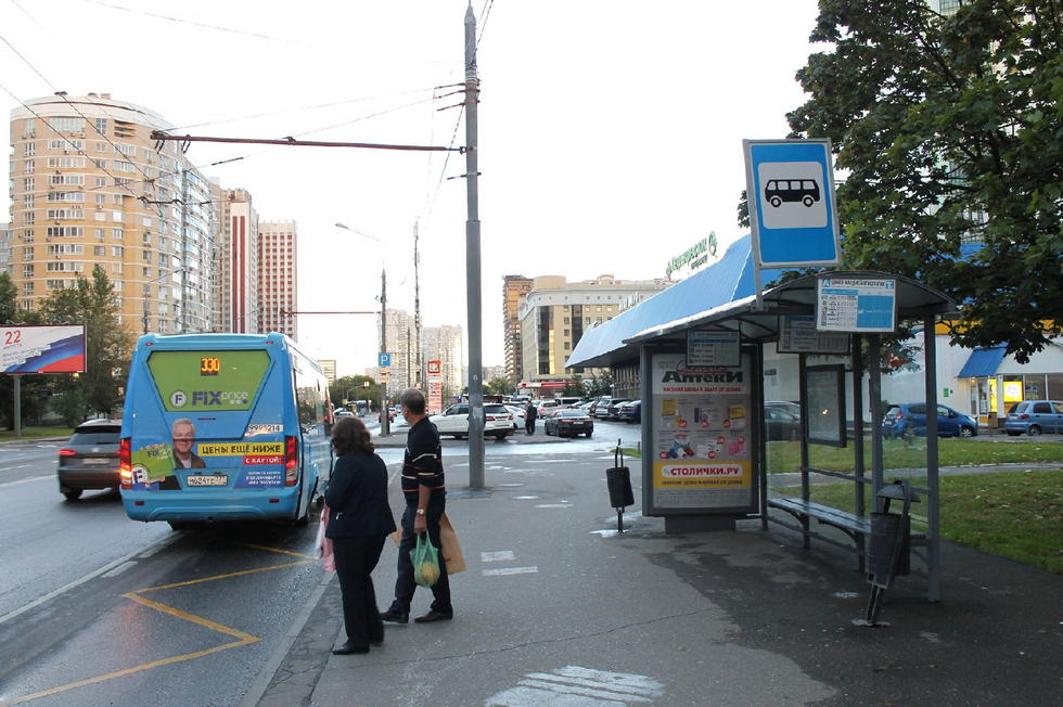 Фотография рекламного носителя, тип: Остановка 1.8x1.2, адрес: Покрышкина ул., д.7, корп.1, стр.1, Москва, Россия. Сторона А №950567