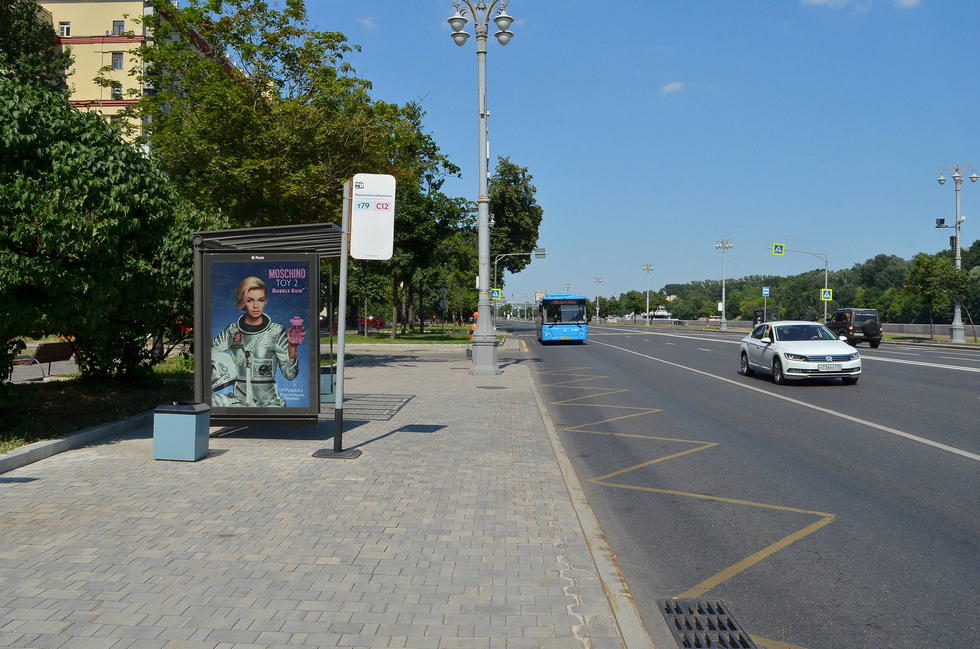 Фотография рекламного носителя, тип: Остановка 1.8x1.2, адрес: Фрунзенская наб., д.52, Москва, Россия. Сторона Б №335229