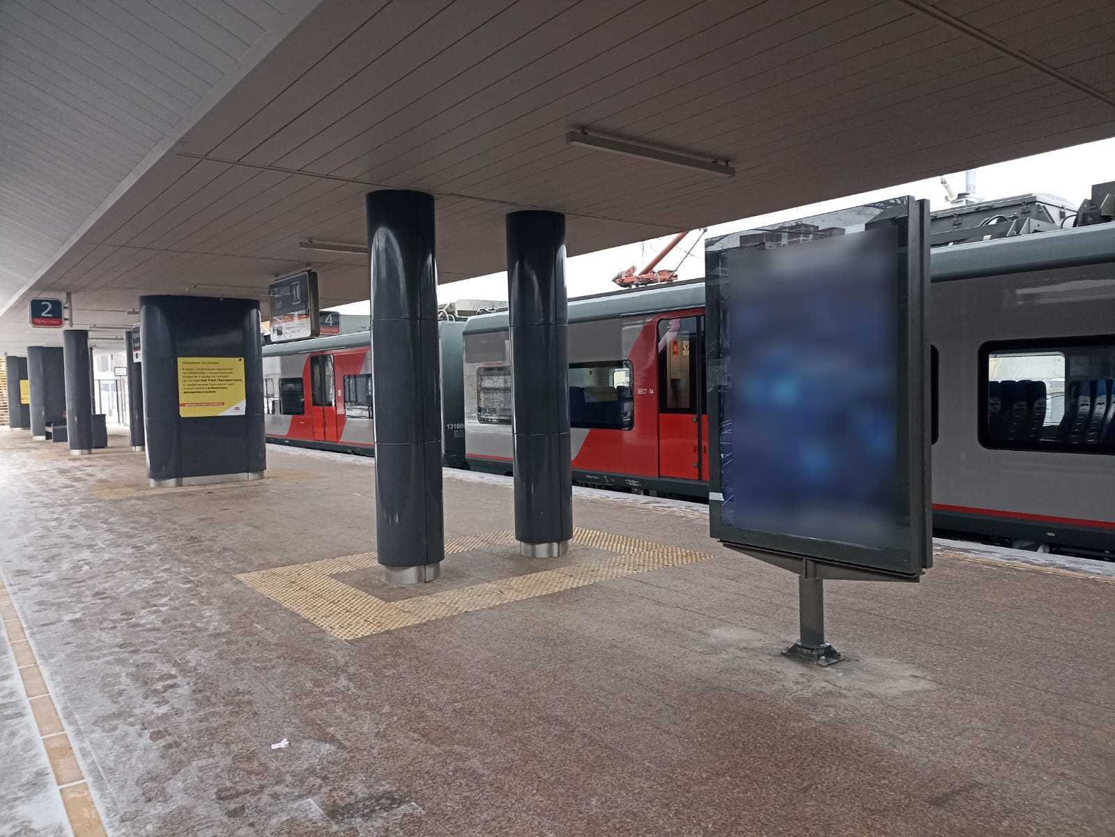 Фотография рекламного носителя, тип: Ситиформат 1.8x1.2, адрес: Крюково ст., платформа №4, поз.1, Московская область, Россия. Сторона A №1034806