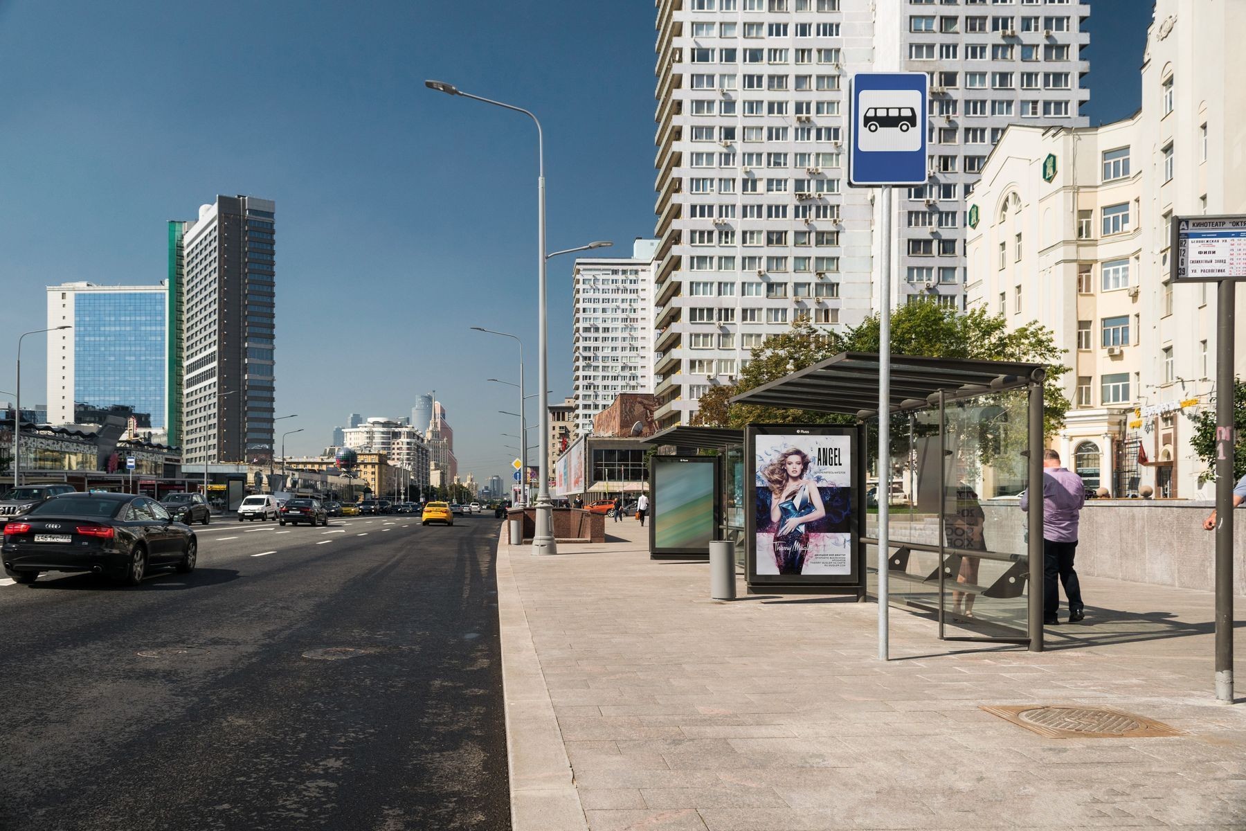 Фотография рекламного носителя, тип: Остановка 1.8x1.2, адрес: Новый Арбат ул., д.18, поз.1, Москва, Россия. Сторона А1-А4 №506175