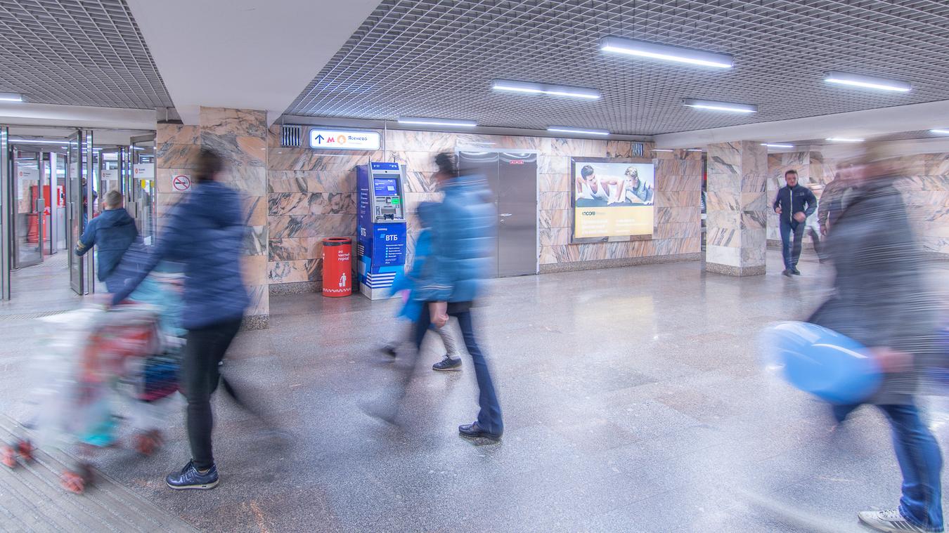 Фотография рекламного носителя, тип: Лайтбокс, адрес: Станция метро «Ясенево», линия Калужско-Рижская, Москва, Россия. Сторона/вариант 62 №821827