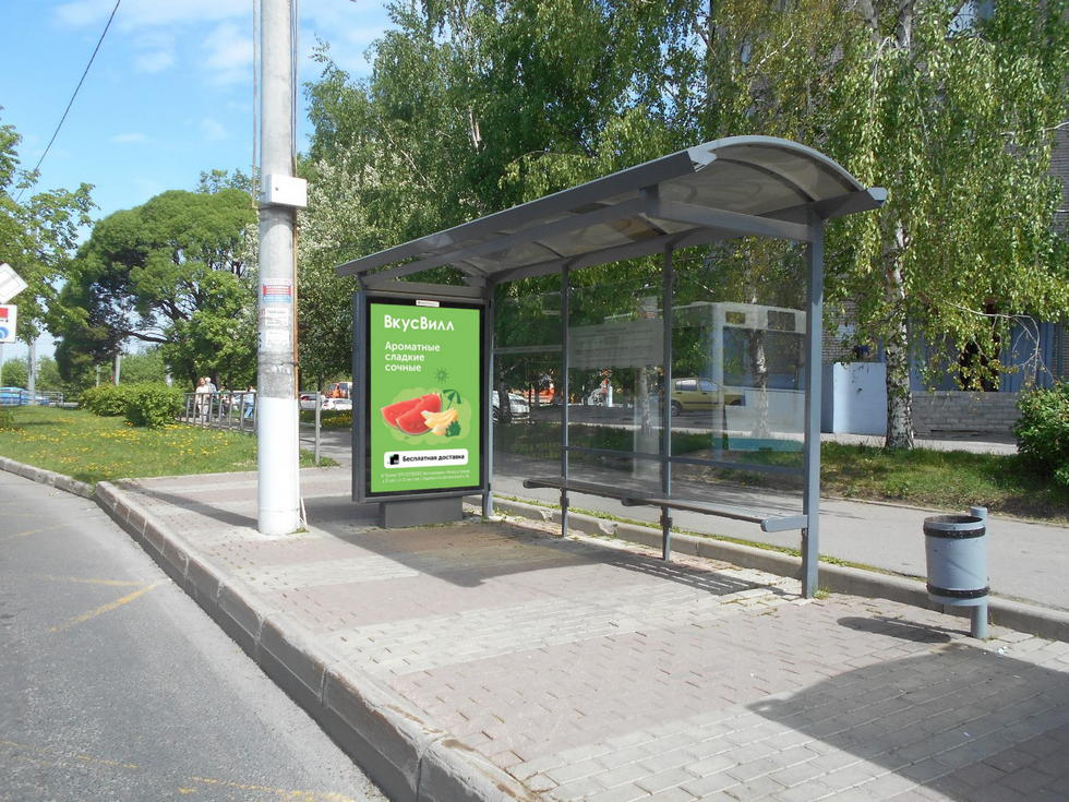 Фотография рекламного носителя, тип: Остановка 1.8x1.2, адрес: Верхняя Дуброва ул., д.3, поз.1, Владимир, Владимирская область, Россия. Сторона А №652216