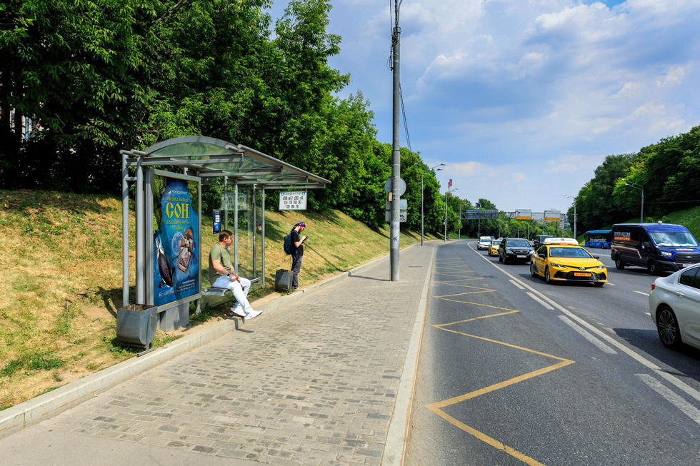 Фотография рекламного носителя, тип: Остановка 1.8x1.2, адрес: Воробьевское ш., д.4, Москва, Россия. Сторона А №579973