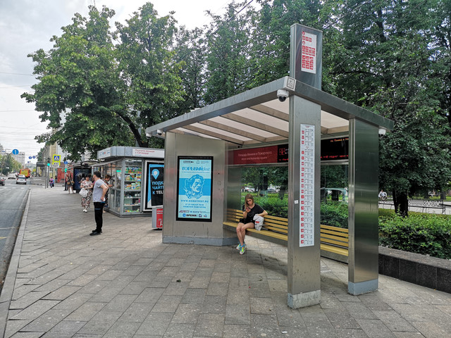 Фотография рекламного носителя, тип: Остановка, адрес: Минина пл., ост. Минина и Пожарского пл., поз.3, Нижний Новгород, Нижегородская область, Россия. Сторона A+B №869924