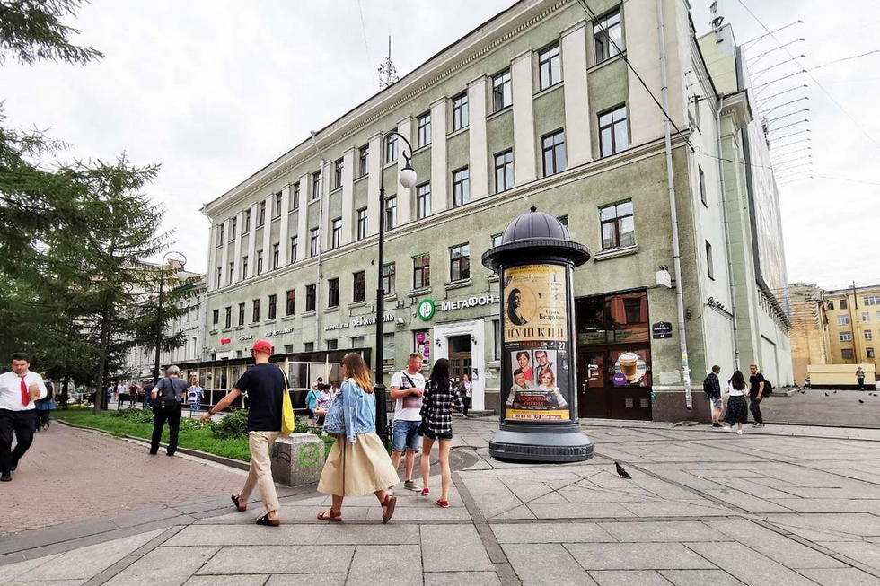 Фотография рекламного носителя, тип: Пиллар 3x1.4, адрес: 7-я линия В.О. ул., д.44, Санкт-Петербург, Россия. Сторона С №658853