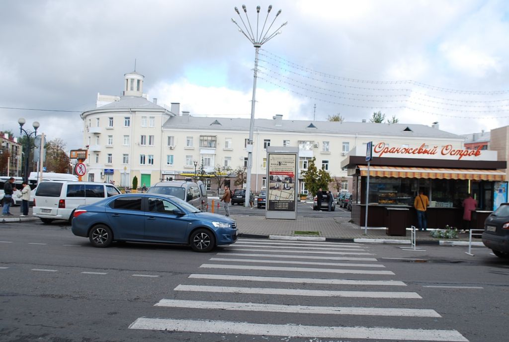 Фотография рекламного носителя, тип: Пиллар 3x1.4, адрес: Вокзальная ул., д.5, поз.2, Белгород, Белгородская область, Россия. Сторона А №699559