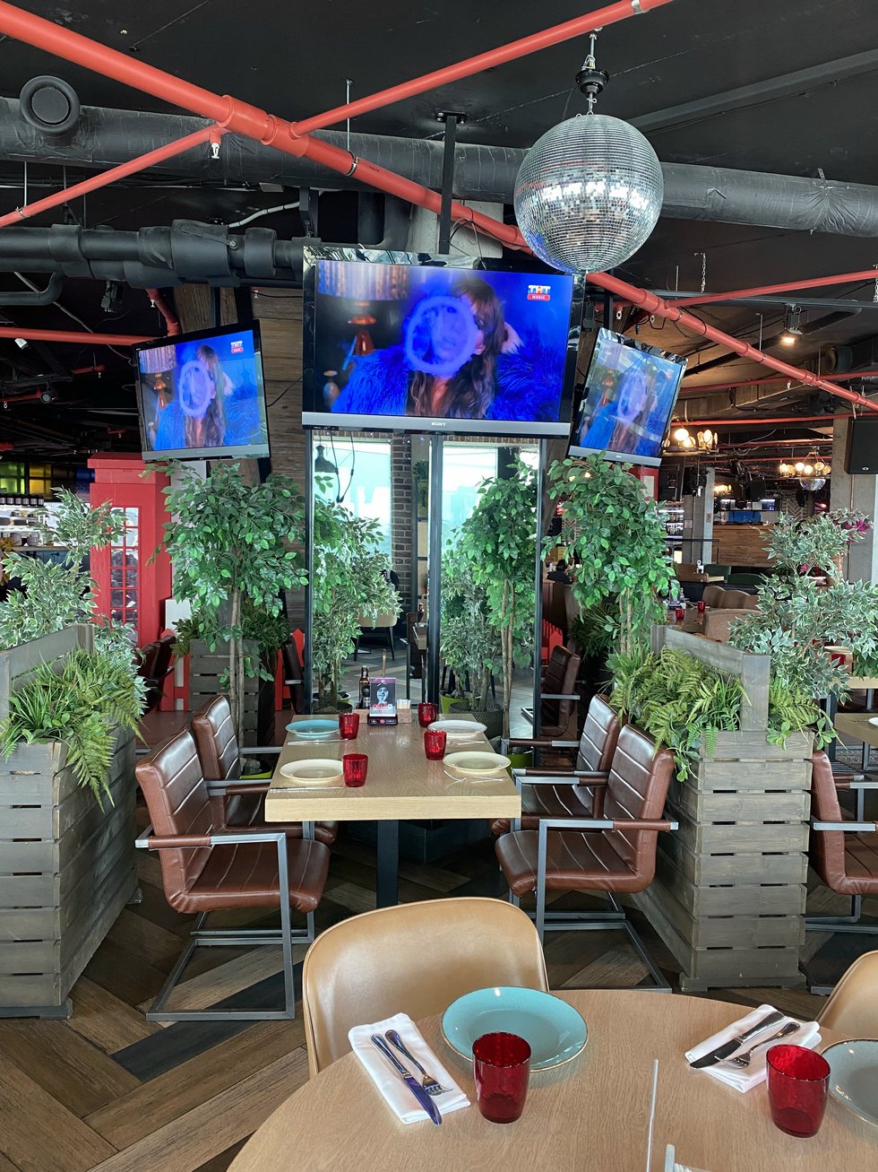 Фотография рекламного носителя, тип: Видеоэкран, адрес: Бизнес-центр «Адмирал», Большевистская ул., д.30, Саранск, Республика Мордовия, Россия. Сторона/вариант A1-A10 №1028468