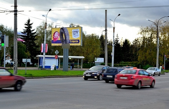 Фотография рекламного носителя, тип: Билборд 3x6, адрес: Нехинская ул. Х Мира пр-т., Великий Новгород, Новгородская область, Россия. Сторона B №397660