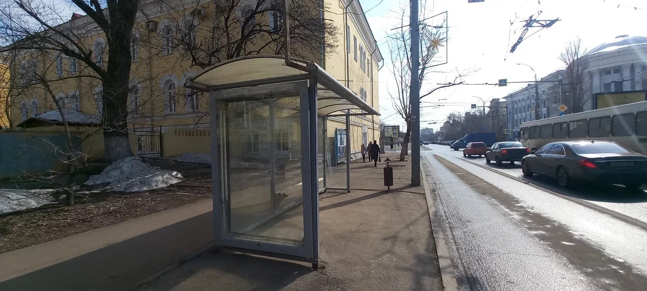 Фотография рекламного носителя, тип: Остановка 1.8x1.2, адрес: Московская ул., ост. Университетская, Саратов, Саратовская область, Россия. Сторона Б №585740