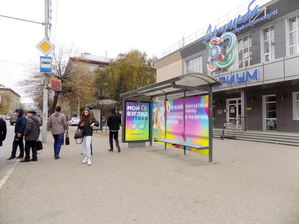 Фотография рекламного носителя, тип: Остановка 1.8x1.2, адрес: Дзержинского ул., д.6, поз.2, Рязань, Рязанская область, Россия. Сторона A1-A5 №1001176