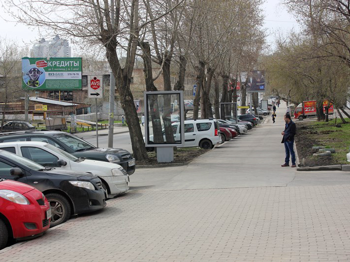 Фотография рекламного носителя, тип: Ситиформат 1.8x1.2, адрес: Азина ул., д.18а, поз.1, Екатеринбург, Свердловская область, Россия. Сторона A №562702