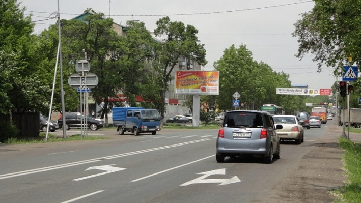 Фотография рекламного носителя, тип: Билборд 3x6, адрес: Комарова ул., д.77, Уссурийск, Приморский край, Россия. Сторона А1-А10 №791458