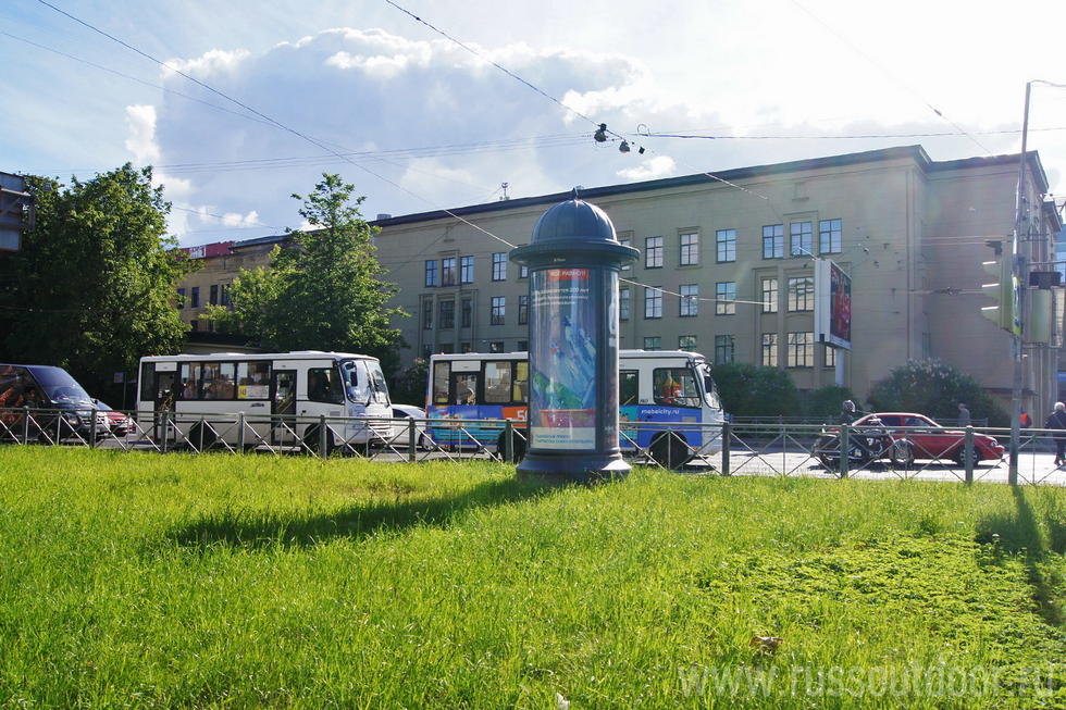 Фотография рекламного носителя, тип: Пиллар 3x1.4, адрес: Медиков пр-т. Х Карповки реки наб., д.13, Санкт-Петербург, Россия. Сторона С №658936