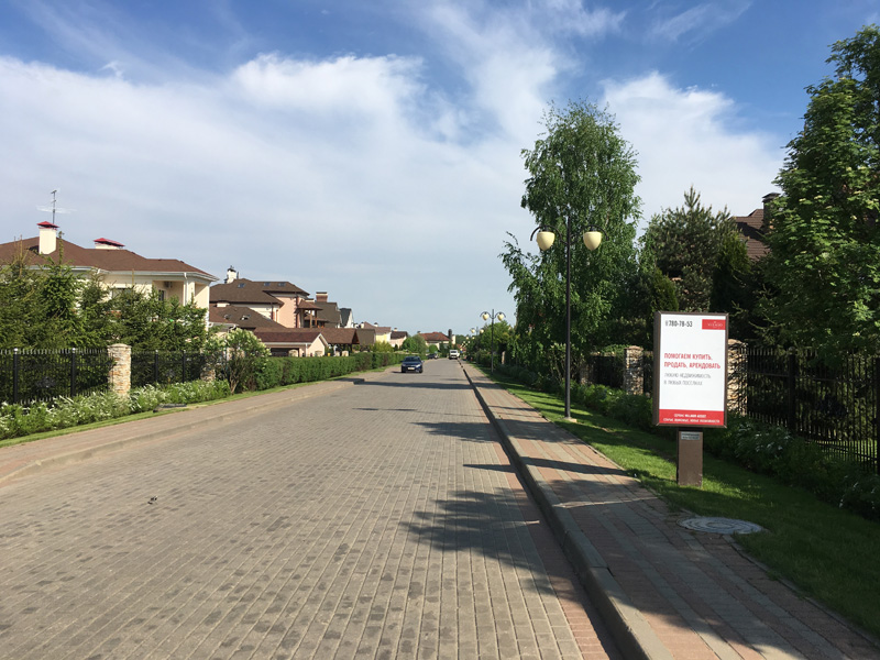 Фотография рекламного носителя, тип: Нестандартный ситиформат, адрес: Новорижское ш., Риверсай пос., поз.2, Московская область, Россия. Сторона А №832053