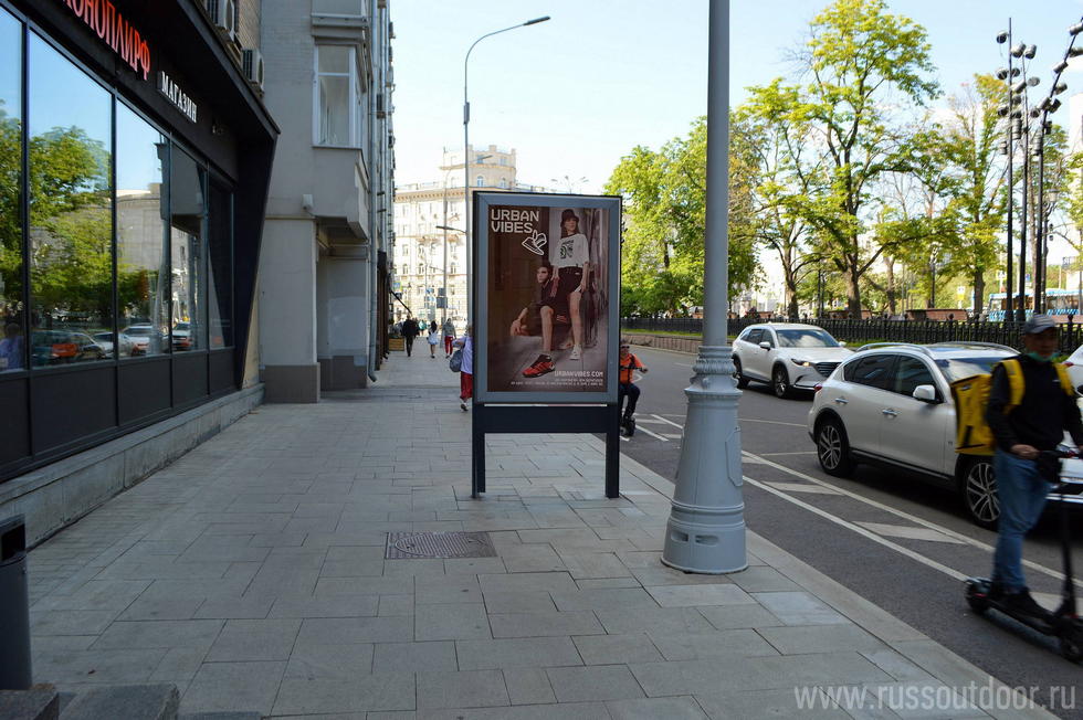 Фотография рекламного носителя, тип: Ситиформат 1.8x1.2, адрес: Никитский б-р, д.17, Москва, Россия. Сторона Б №769880