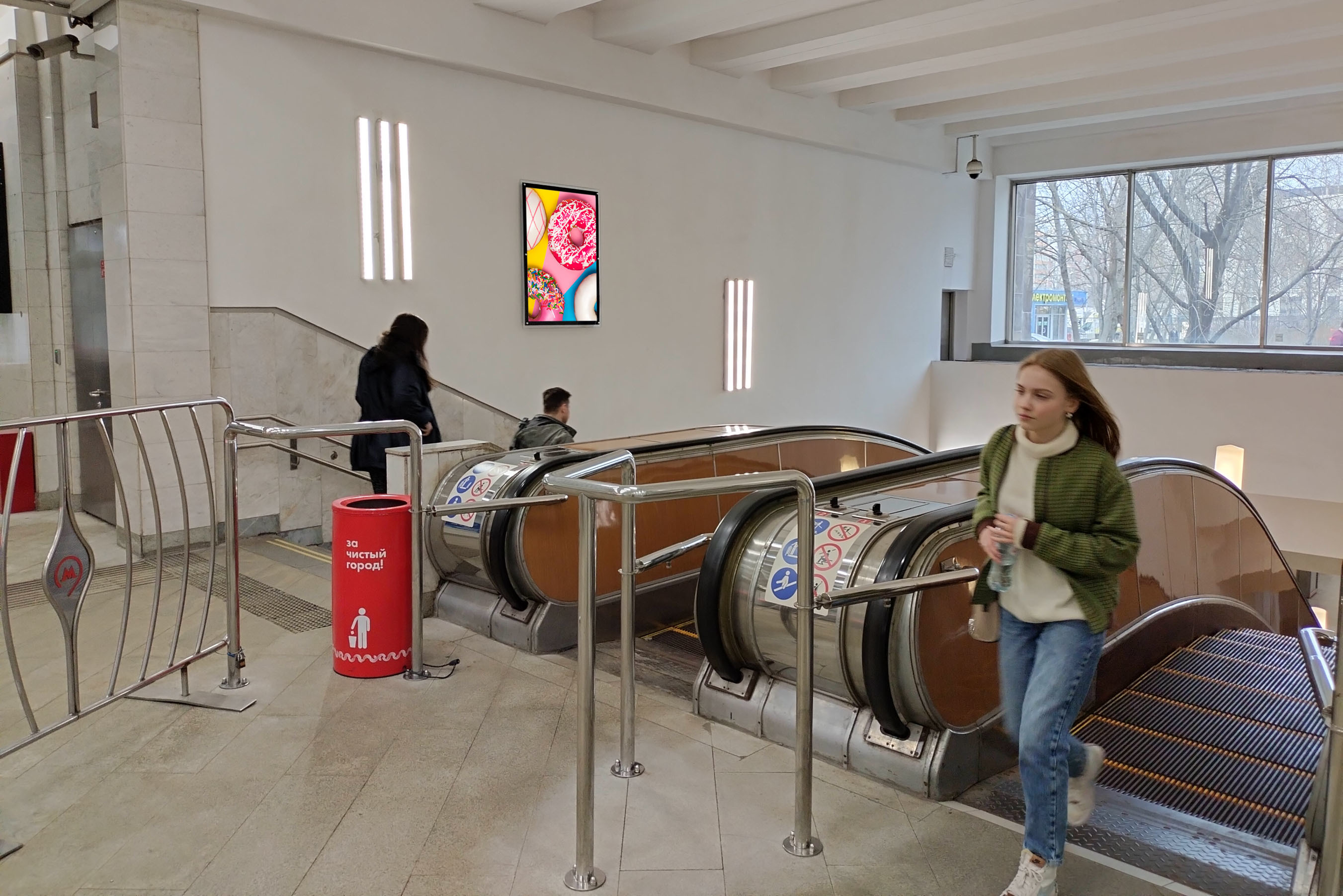 Фотография рекламного носителя, тип: Кристалайт, адрес: Станция метро «Планерная», линия Таганско-Краснопресненская, Москва, Россия. Сторона/вариант A №1055221