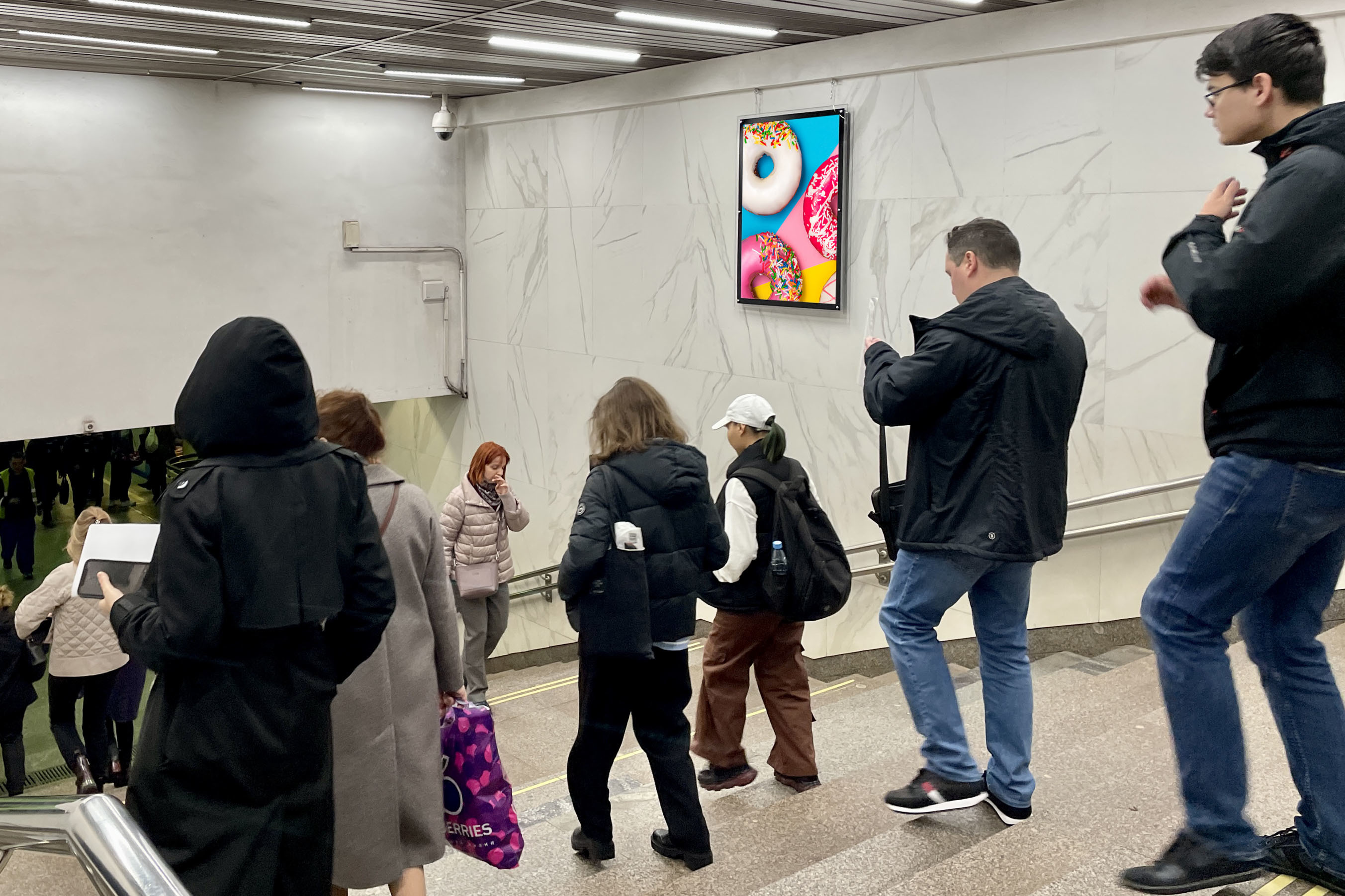 Фотография рекламного носителя, тип: Кристалайт, адрес: Станция метро «Коньково», линия Калужско-Рижская, Москва, Россия. Сторона/вариант №1001812