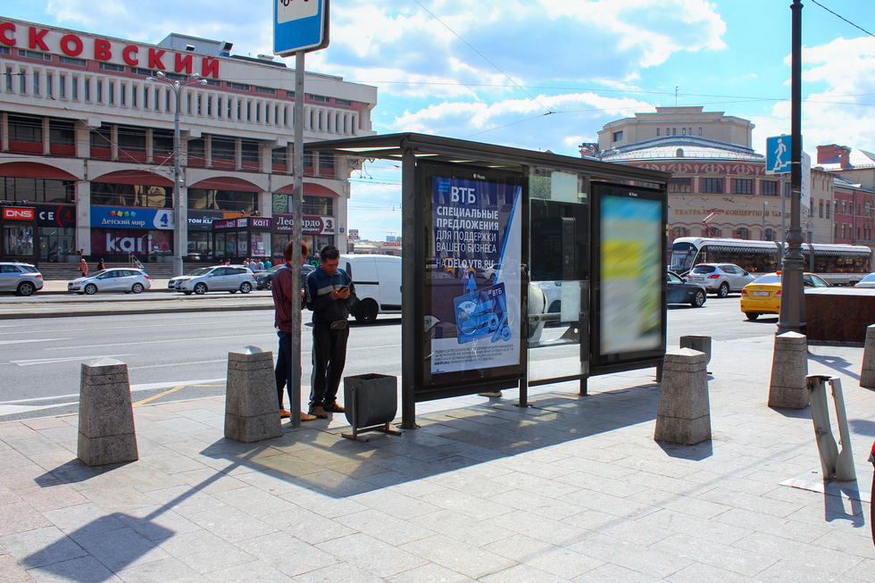 Фотография рекламного носителя, тип: Остановка 1.8x1.2, адрес: Комсомольская пл., д.5, Москва, Россия. Сторона Б1 №553481