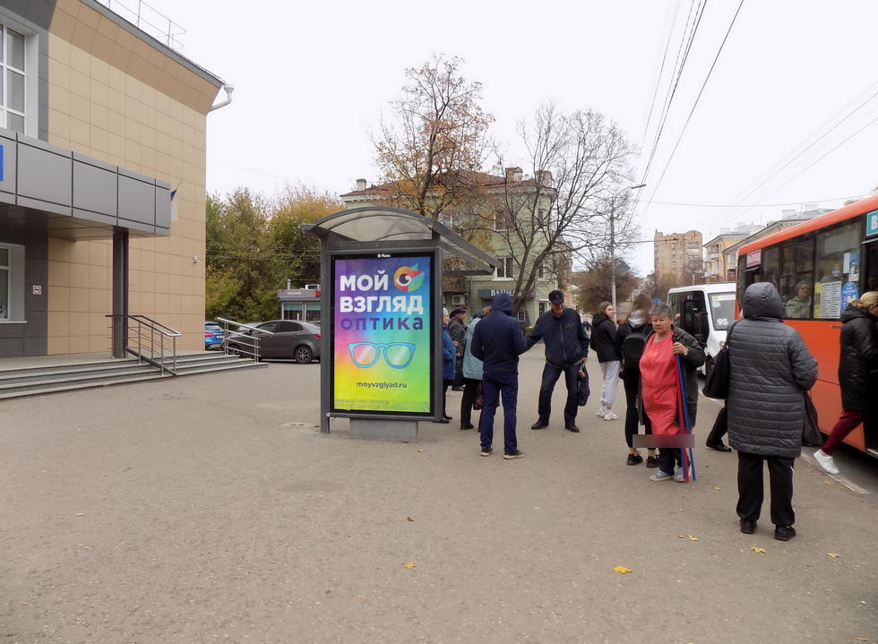 Фотография рекламного носителя, тип: Остановка 1.8x1.2, адрес: Дзержинского ул., д.6, поз.2, Рязань, Рязанская область, Россия. Сторона Б №1001173