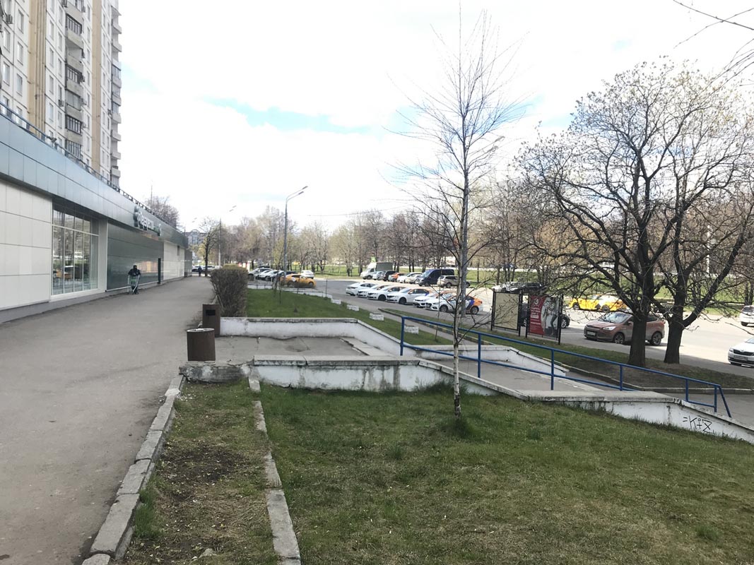 Фотография рекламного носителя, тип: Афиша 1.75x1.8, адрес: Славянский б-р., д.9, корп.1, поз.1, стенд 1, Москва, Россия. Сторона А2 №866073