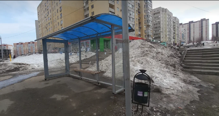 Фотография рекламного носителя, тип: Остановка 1.8x1.2, адрес: Батавина ул., д.12, Саратов, Саратовская область, Россия. Сторона А №747534