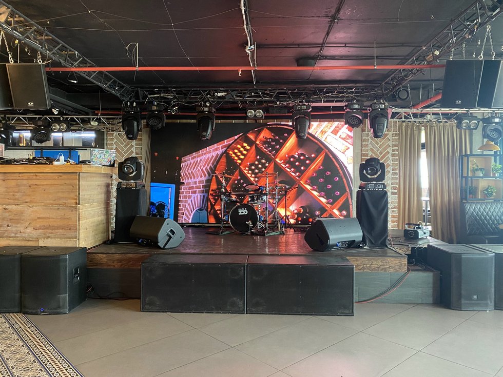 Фотография рекламного носителя, тип: Видеоэкран, адрес: Бизнес-центр «Адмирал», Большевистская ул., д.30, Саранск, Республика Мордовия, Россия. Сторона/вариант A1-A10 №1028469