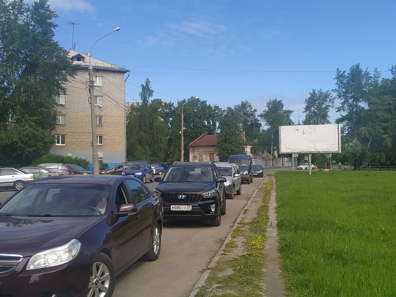 Фотография рекламного носителя, тип: Билборд 3x6, адрес: Ломоносова ул., у стадиона "Труд", Архангельск, Архангельская область, Россия. Сторона В №765790