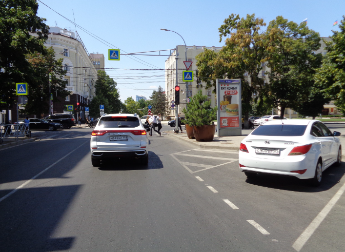 Фотография рекламного носителя, тип: Пиллар 3x1.4, адрес: Красная ул. Х Ленина ул., Краснодар, Краснодарский край, Россия. Сторона А2 №673835