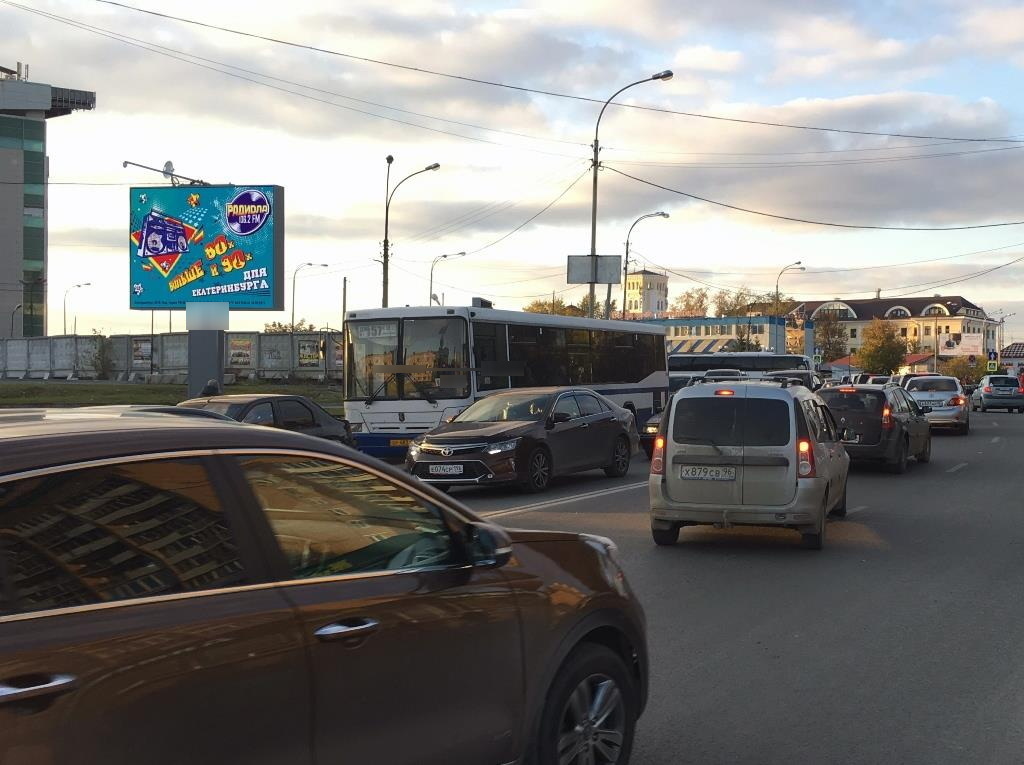 Фотография рекламного носителя, тип: Ситиборд 2.7x3.7, адрес: Стрелочников ул. X Челюскинцев ул., Екатеринбург, Свердловская область, Россия. Сторона Б1 №769210