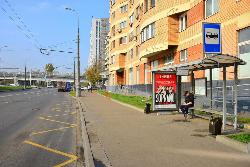 Фотография рекламного носителя, тип: Остановка 1.8x1.2, адрес: Карамышевская наб., д.28, корп.1, поз.1, Москва, Россия. Сторона А1 №927576