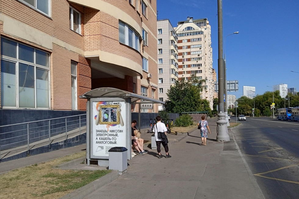 Фотография рекламного носителя, тип: Остановка 1.8x1.2, адрес: Карамышевская наб., д.28, корп.1, поз.1, Москва, Россия. Сторона Б №927578