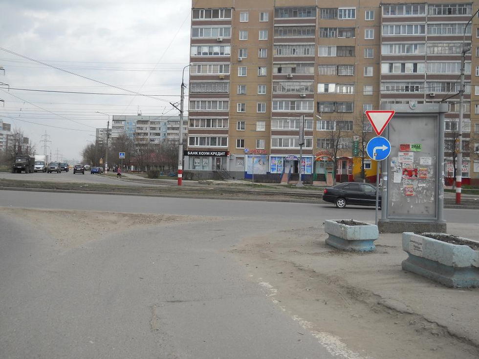 Фотография рекламного носителя, тип: Пиллар 3x1.4, адрес: Камышинская ул. Х Хо Ши Мина пр-т., Ульяновск, Ульяновская область, Россия. Сторона А3 №1027710