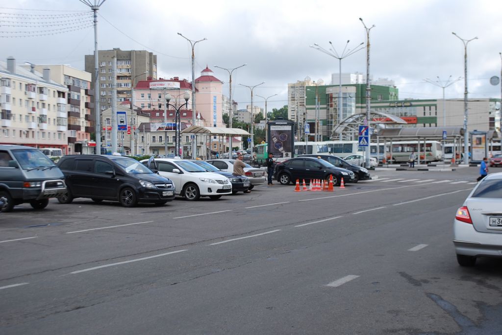Фотография рекламного носителя, тип: Пиллар 3x1.4, адрес: Вокзальная ул., д.1, поз.1, Белгород, Белгородская область, Россия. Сторона А №699556