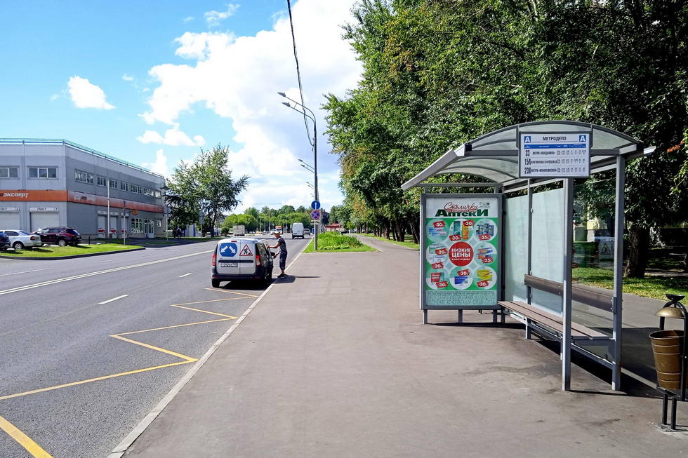 Фотография рекламного носителя, тип: Остановка 1.8x1.2, адрес: Березовая ал., д.7, Москва, Россия. Сторона А №923466