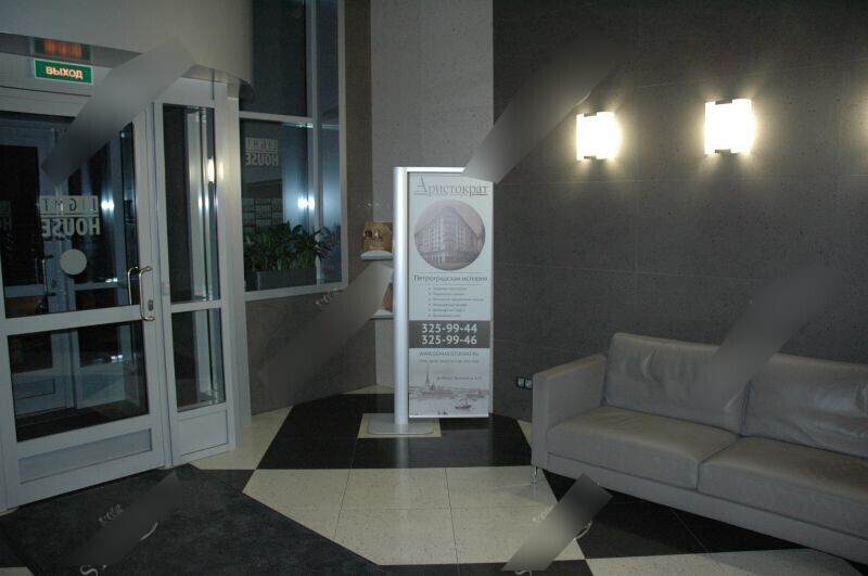 Фотография рекламного носителя, тип: Диспенсер листовок, адрес: Бизнес-центр «LIGHTHOUSE», Певческий пер., д.12, Санкт-Петербург, Россия. Сторона/вариант №657083