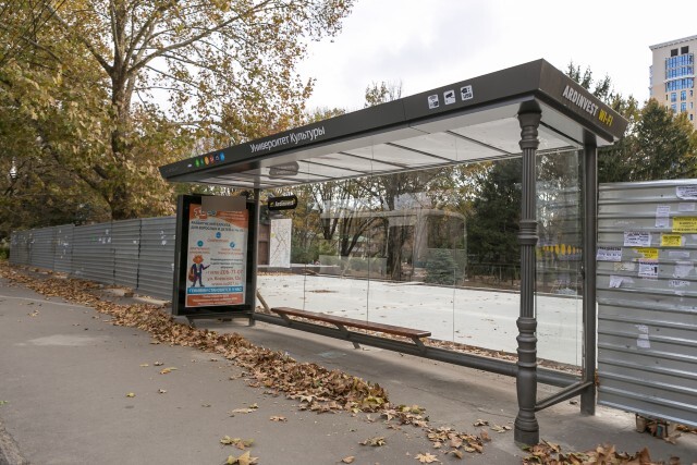 Фотография рекламного носителя, тип: Остановка 1.8x1.2, адрес: Киевская ул., ост. "Университет Культуры", Симферополь, Республика Крым, Россия. Сторона A1 №796526