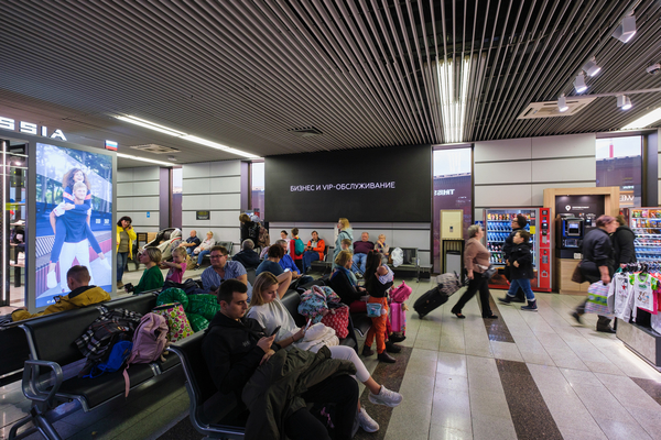 Фотография рекламного носителя, тип: Видеоэкран, адрес: Аэропорт «Адлер», Мира ул., д.50, Адлер, Краснодарский край, Россия. Сторона/вариант №1056170