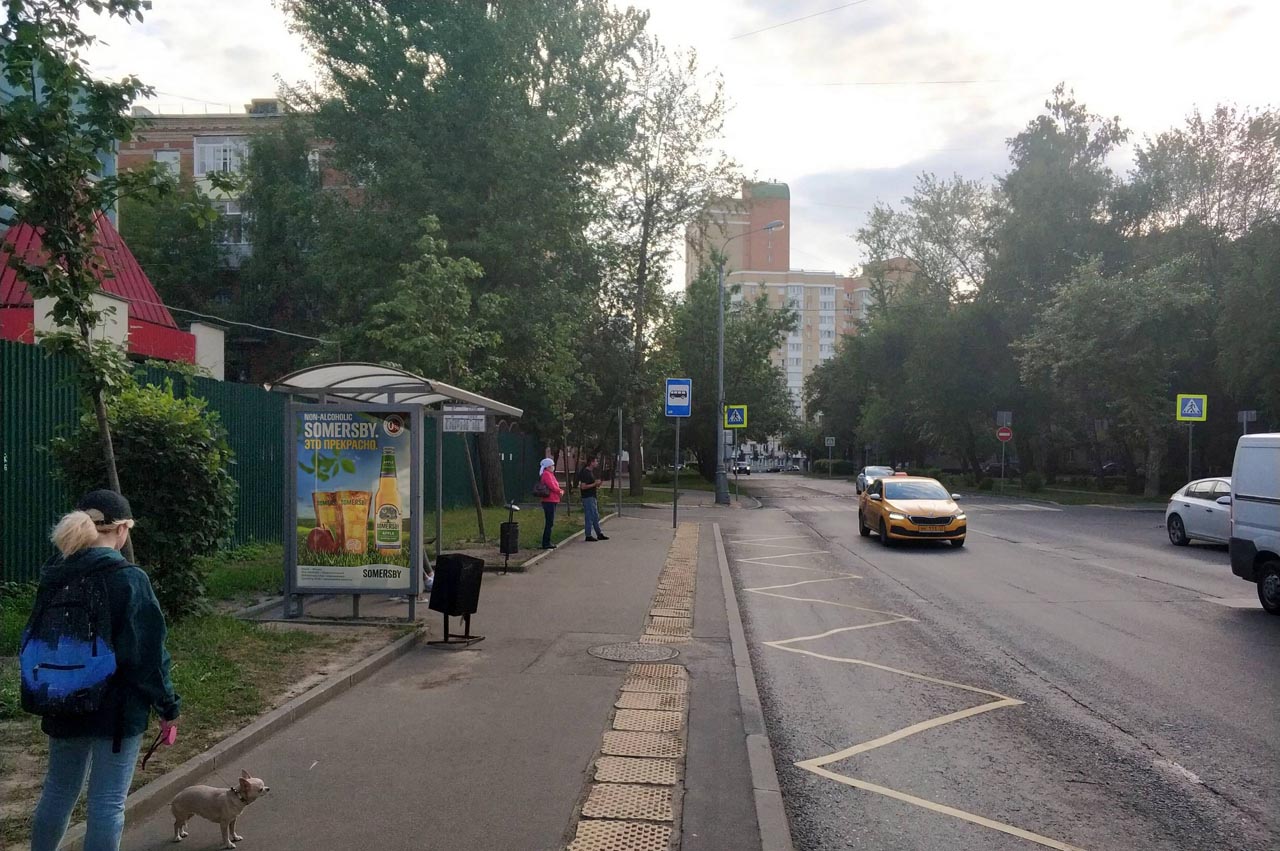 Фотография рекламного носителя, тип: Остановка 1.8x1.2, адрес: Запорожская ул., д.3, Москва, Россия. Сторона Б №956473