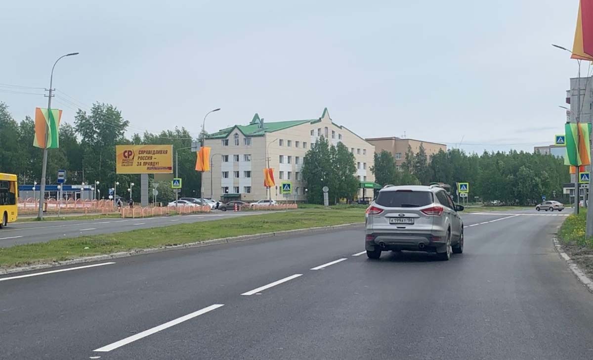 Фотография рекламного носителя, тип: Билборд 3x6, адрес: Флегонта Показаньева ул., д.2, Сургут, Ханты-Мансийский автономный округ – Югра, Россия. Сторона Б №945575