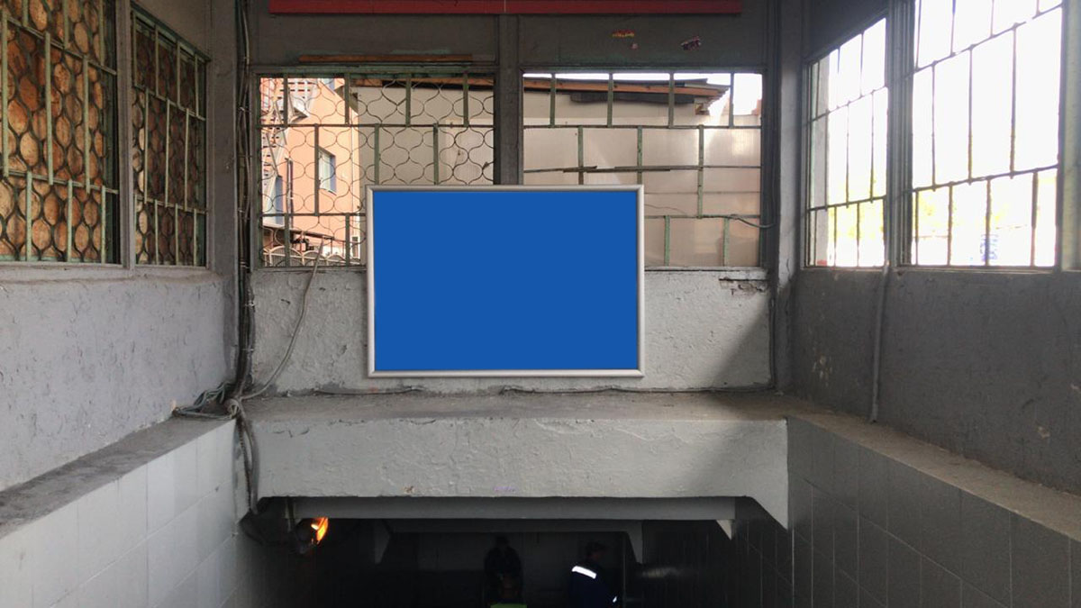 Фотография рекламного носителя, тип: Ситиформат 1.8x1.2, адрес: Дедовск ст., при спуске в подземный пешеходный переход со стороны Космонавта Комарова ул., Дедовск, Московская область, Россия. Сторона А №941661