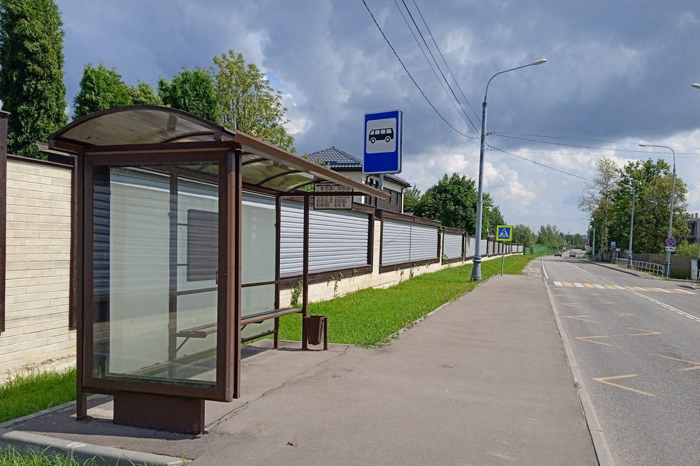 Фотография рекламного носителя, тип: Остановка 1.8x1.2, адрес: ТиНАО, Марушкинское пос., Клубничная ул., д.345, Москва, Россия. Сторона Б №1005122