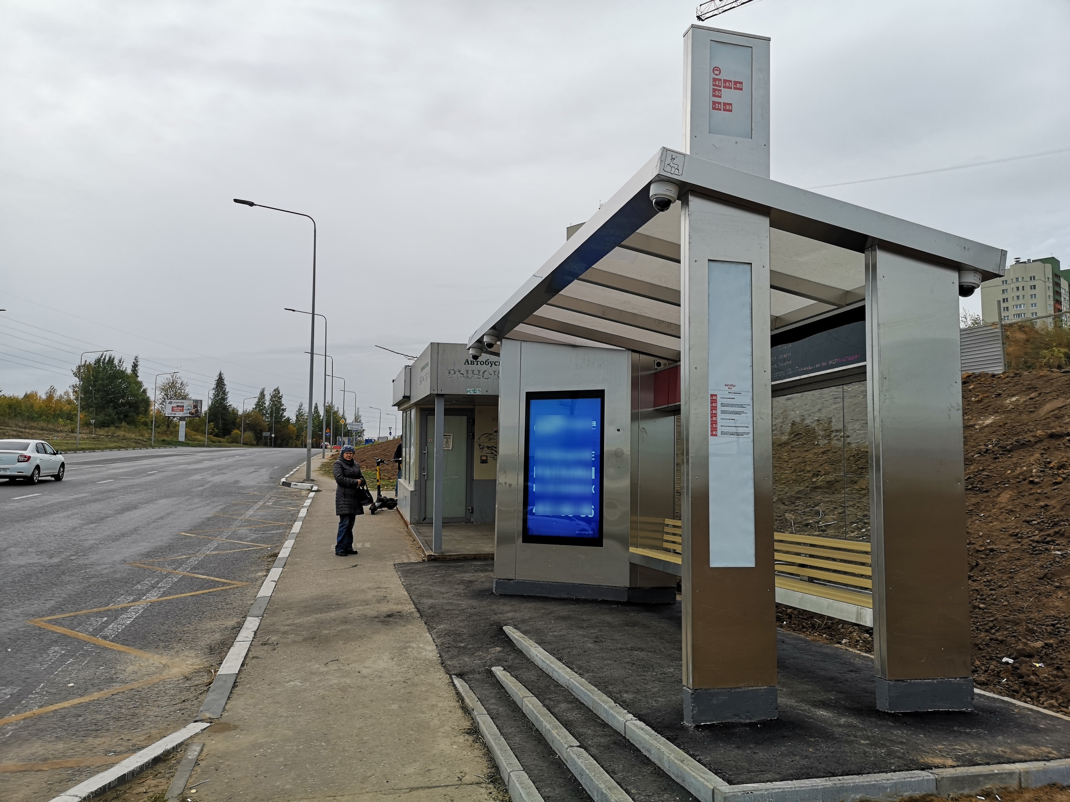 Фотография рекламного носителя, тип: Остановка, адрес: Академика Сахарова ул., ост. Сбербанк, поз.2, Нижний Новгород, Нижегородская область, Россия. Сторона A+В №1005766